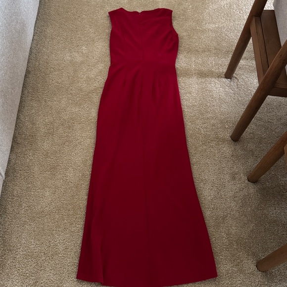 Elegant Red Sleeveless Dress - Picture 2 of 2